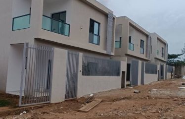 ABIDJAN BINGERVILLE : Villa Duplex en construction à vendre