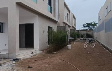 ABIDJAN BINGERVILLE : Villa Duplex en construction à vendre