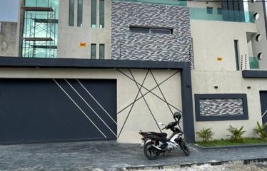ABIDJAN BINGRVILLE : Villa grand standing à vendre – Cité Laurier