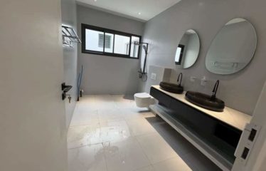 ABIDJAN COCODY : Villa duplex haut standing à louer avec piscine