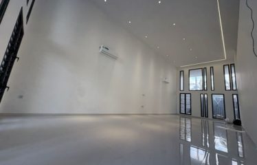 ABIDJAN COCODY : Villa duplex haut standing à louer avec piscine