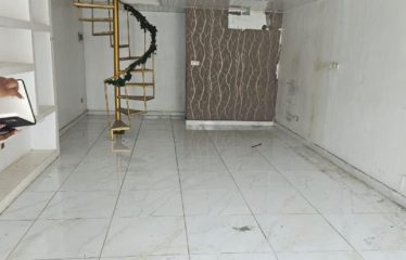 ABIDJAN COCODY : Magasin en mezzanine à louer
