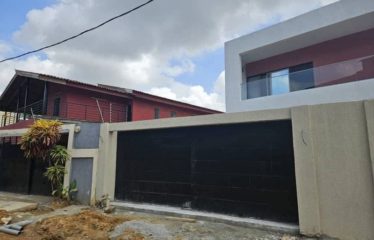 ABIDJAN COCODY : Villa 5 pièces avec piscine à vendre