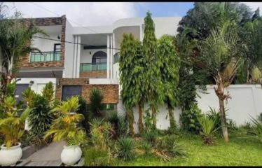 ABIDJAN COCODY : Villa duplex 10 pièces à vendre