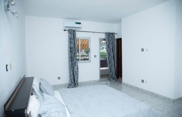 ABIDJAN COCODY : Appartement 4 pièces avec piscine à vendre