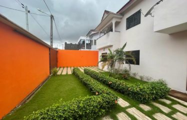 ABIDJAN COCODY : Maison en duplex en location 5 pièces