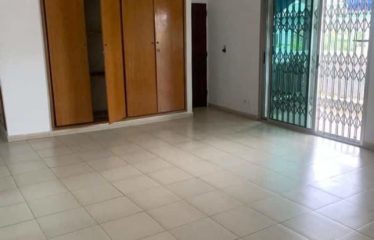 ABIDJAN COCODY : Location maison duplex 10 pièces – Idéal bureaux