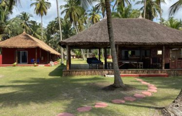 ASSINIE : Fond de commerce à vendre au bord de mer