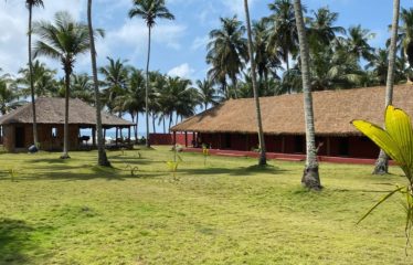 ASSINIE : Fond de commerce à vendre au bord de mer