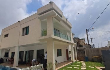ABIDJAN COCODY : Très belle villa duplex à la Riviera Faya à vende