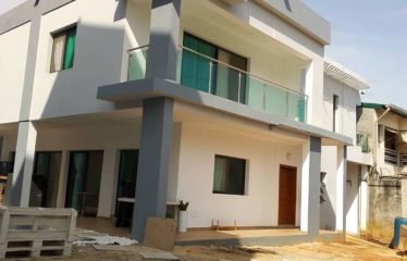 ABIDJAN COCODY : Très belle villa duplex à la Riviera Faya à vende