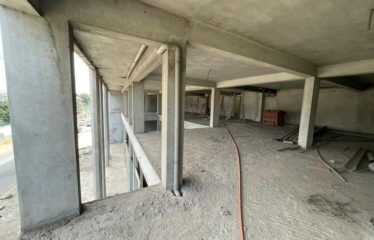 ABIDJAN COCODY : Magasin en mezzanine de 573m2 à louer