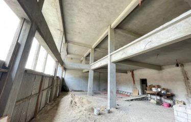 ABIDJAN COCODY : Magasin en mezzanine de 573m2 à louer