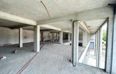ABIDJAN COCODY : Magasin en mezzanine de 573m2 à louer
