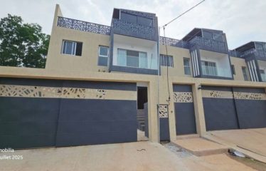 ABIDJAN BINGERVILLE : Villa duplex 6 pièces à vendre