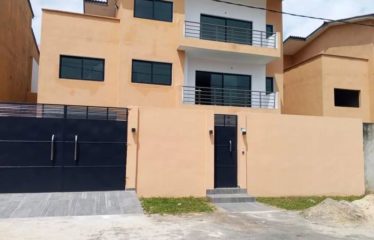 ABIDJAN BINGERVILLE : Maison Triplex en Vente 7 pièces à Feh Kesse