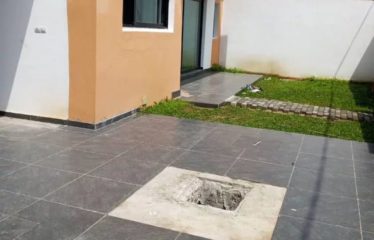 ABIDJAN BINGERVILLE : Maison Triplex en Vente 7 pièces à Feh Kesse