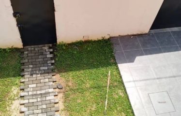 ABIDJAN BINGERVILLE : Maison Triplex en Vente 7 pièces à Feh Kesse