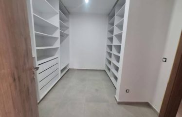 ABIDJAN COCODY : Villa triplex 6 pièces à vendre