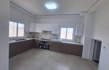 ABIDJAN COCODY : Villa triplex 6 pièces à vendre