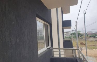 ABIDJAN COCODY : Immeuble R+3 avec penthouse à vendre