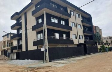 ABIDJAN COCODY : Immeuble R+3 avec penthouse à vendre