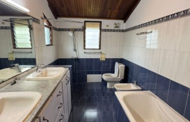 ABIDJAN COCODY : Villa duplex avec piscine à louer