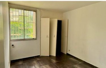 ABIDJAN PLATEAU : Appartement 3 pièces avec jardin privatif à vendre