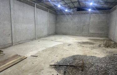 ABIDJAN COCODY : Entrepôt 500 m² à louer au Dokui