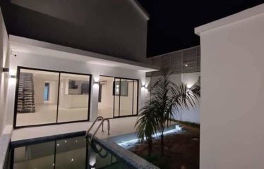 ABIDJAN COCODY : Villa duplex 5 pièces avec piscine à louer