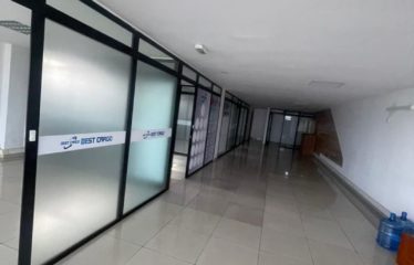 ABIDJAN COCODY : Open space cloisonné pour bureaux à louer