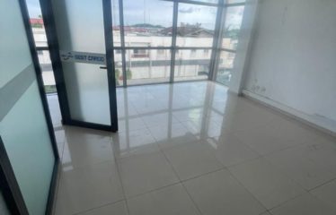 ABIDJAN COCODY : Open space cloisonné pour bureaux à louer