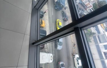 ABIDJAN COCODY : Open space cloisonné pour bureaux à louer