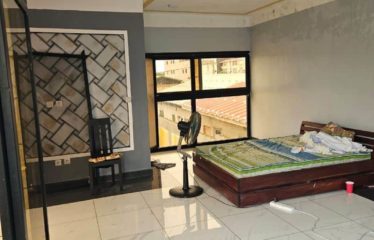 BONOUA : Belle villa basse de 5 pièces + 1 dépendance à louer