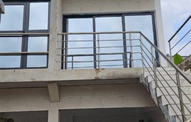 BONOUA : Belle villa basse de 5 pièces + 1 dépendance à louer