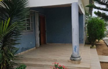 BONOUA : Belle villa basse de 5 pièces + 1 dépendance à louer