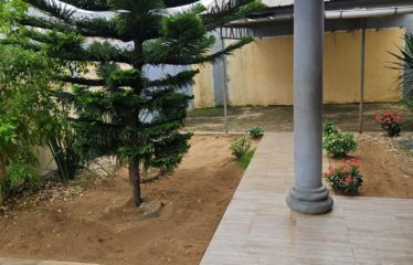 BONOUA : Belle villa basse de 5 pièces + 1 dépendance à louer