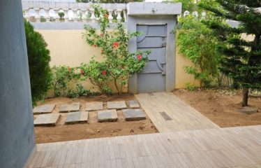 BONOUA : Belle villa basse de 5 pièces + 1 dépendance à louer