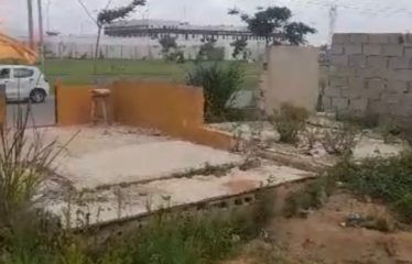 ABIDJAN BINGERVILLE : Vente terrain 900m2 en bordure de grande voie