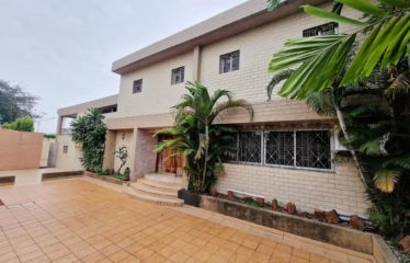 ABIDJAN COCODY : Location maison triplex avec grand jardin