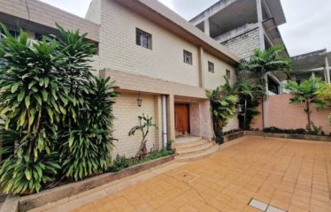ABIDJAN COCODY : Location maison triplex avec grand jardin