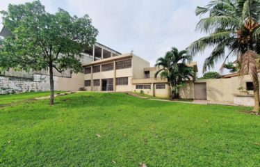 ABIDJAN COCODY : Location maison triplex avec grand jardin