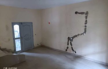 ABIDJAN COCODY : Vente duplex 7 pièces inachevée