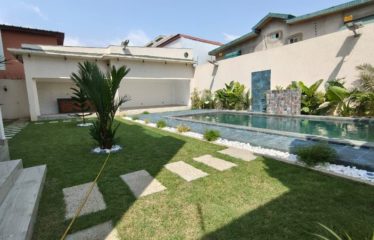 ABIDJAN COCODY : Vente villa triplex architecture moderne