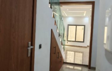 ABIDJAN COCODY : Vente villa triplex architecture moderne