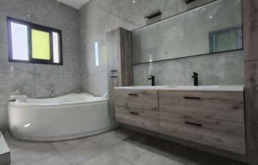 ABIDJAN COCODY : Vente villa triplex architecture moderne