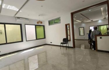 ABIDJAN COCODY : Vente villa triplex architecture moderne