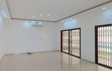 ABIDJAN COCODY : Villa duplex avec piscine à louer