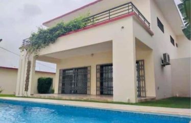 ABIDJAN COCODY : Villa duplex avec piscine à louer