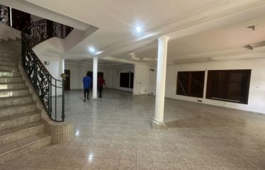 ABIDJAN COCODY : Villa duplex 10 pièces à louer